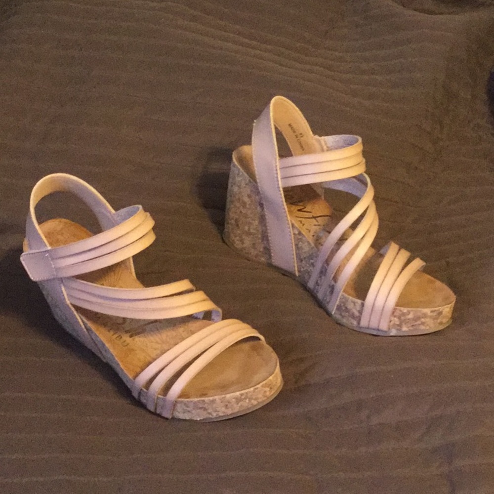Women’s wedge sandals
